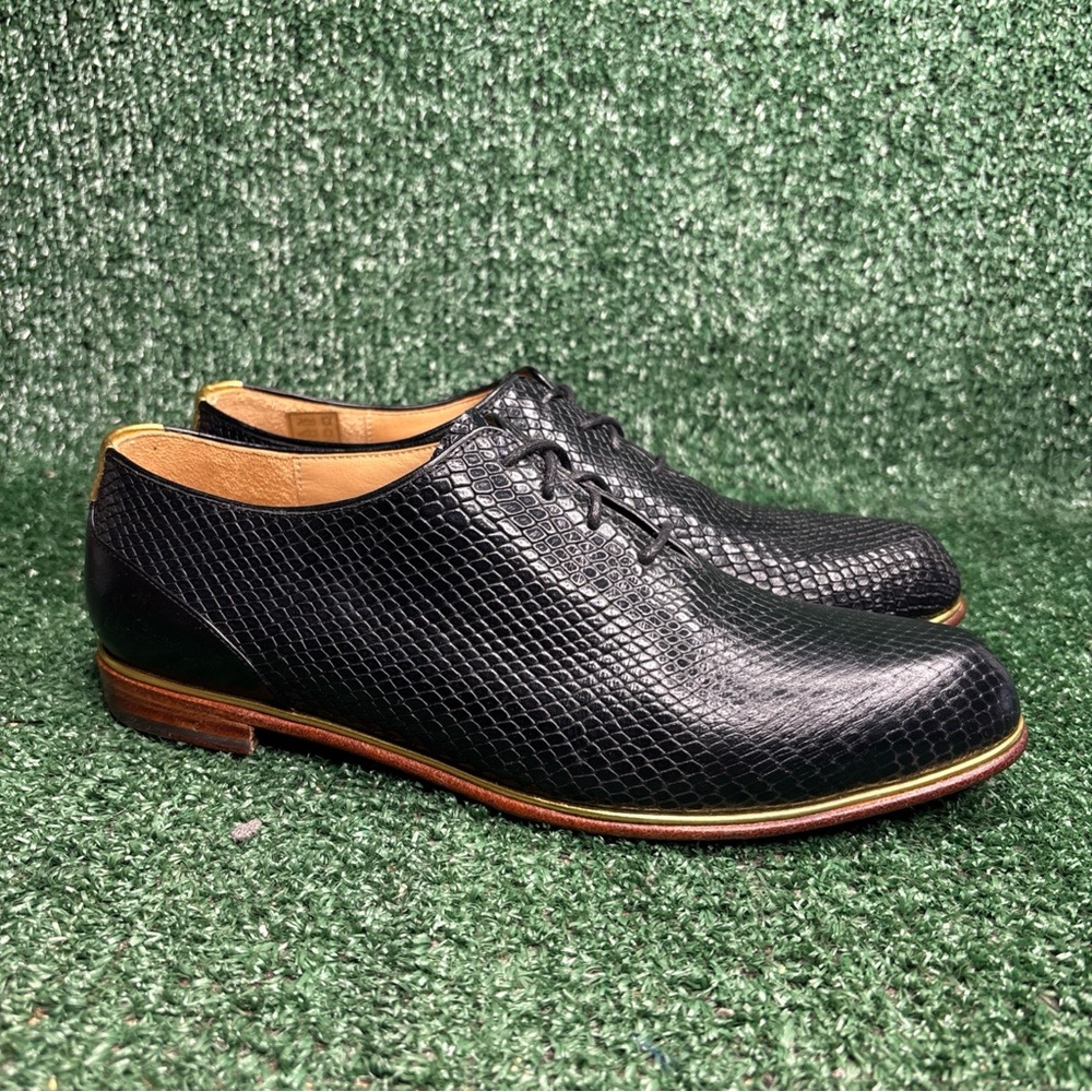 John Fluevog Black Textured Leather Lace-Up Heels - Picture 2 of 12